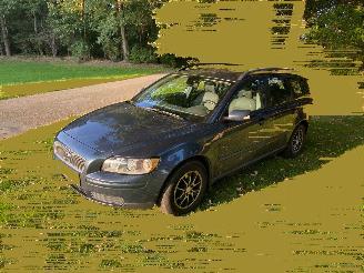 uszkodzony samochody osobowe Volvo  1.8. 2005/9