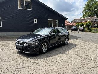 Schadeauto Volkswagen Passat GTE AUTOMAAT NAVI CLIMA CAMERA LED PDC B.J 2022 2022/2