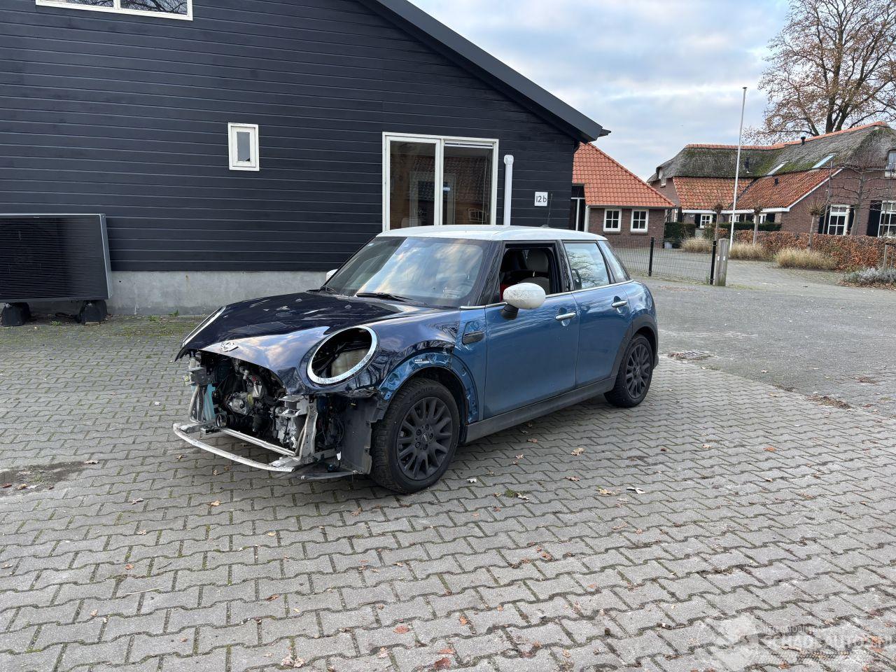 Mini Cooper SPORT AUTOMAAT LEER NAVI CLIMA CAMERA B.J 07-2021