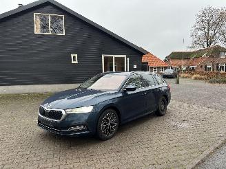 Coche accidentado Skoda Octavia ETSI AUTOMAAT VIRTUEEL DASH NAVI CLIMA CAMERA B.J 11-2024 2024/11