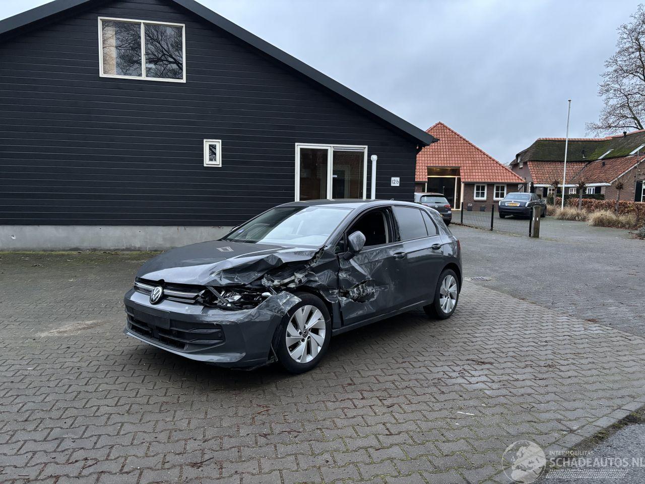 Volkswagen Golf FACELIFT 8,5 AUTOMAAT 1.5 NAVI CLIMA LED CAMERA TREKH B.J 12-2024
