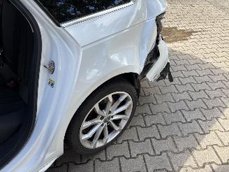 Audi A4 Avant 2.0 S-LINE AUTOMAAT SPORT NAVI CLIMA LED PDC B.J 06-2019 picture 18