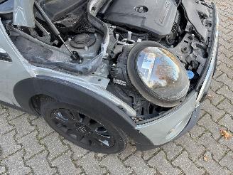 Mini One 1.5 EDITION CLIMA ABS PDC B.J 11-2018 schroefschade picture 14