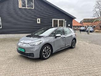 damaged passenger cars Volkswagen ID.3 1FST Pro Preformance 58 kwh 204 PK B.J09-2020 2020/9
