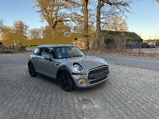 Schadeauto Mini One 1.5 EDITION CLIMA ABS PDC B.J 11-2018 SCHROEFSCHADE 2018/11