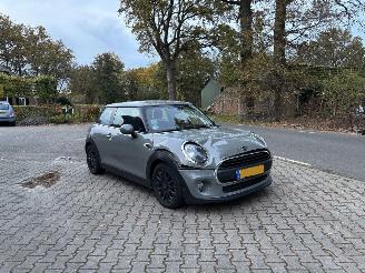 Mini One 1.5 EDITION CLIMA ABS B.J 2018 Lichte schade picture 4