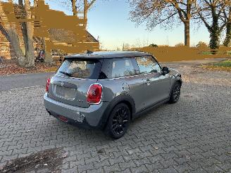 Mini One 1.5 EDITION SPORT CLIMA ABS PDC B.J 11-2018 SCHROEFSCHADE picture 2