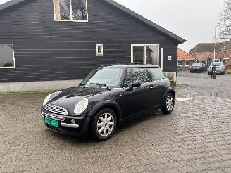 uszkodzony samochody osobowe Mini  Pano Airco APK maart 2027 geen schade 2003/5