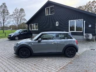 Mini One 1.5 EDITION SPORT CLIMA ABS PDC B.J 11-2018 SCHROEFSCHADE picture 6