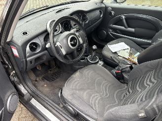 Mini One 1.6 EDITION PANO AIRCO B.J 2003 geen schade APK t/m Maart 2027 !!!! picture 9