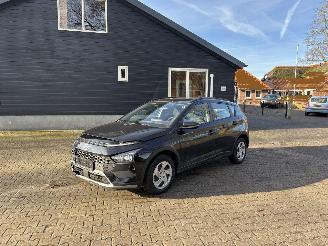 Vaurioauto  passenger cars Hyundai Bayon AUTOMAAT T-GDI 100 PK NAVI CAMERA LED B.J 11-2025 SCHROEFSCHADE NIEUW 2025/11