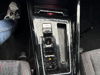 Volkswagen Golf 8 GTI 245 PK AUTOMAAT NAVI CLIMA CAMERA LED B.J 2023 Schroefschade picture 17