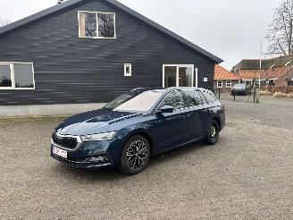 damaged passenger cars Skoda Octavia AUTOMAAT HYBRIDE NAVI CLIMA VIRT DASH CAMERA TREKHAAK LED B.J 12-2024 2024/12