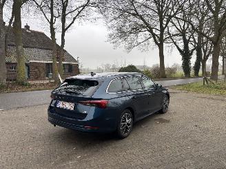 Skoda Octavia AUTOMAAT HYBRIDE NAVI CLIMA VIRT DASH CAMERA TREKHAAK LED B.J 12-2024 picture 2