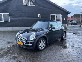 Voiture accidenté Mini One 1.5 PANO AIRCO EDITION B.J 2003  NW APK T/M 13 Maart 2027 Inruiler 2003/4