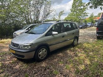 škoda osobní automobily Opel Zafira 2.0 DIESEL 7 PERSOONS B.J 2000  kenteken is afgemeld (voor loop of sloop) 2000/2