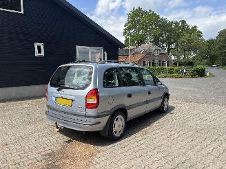 Opel Zafira 1.6 BENZINE 7 Persoons  B.J 2000. ( sloop/loop/onderdelen) picture 2