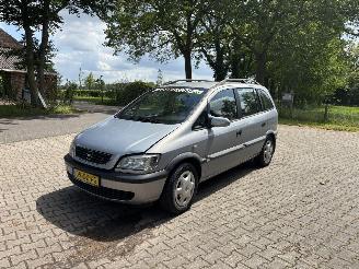 Auto incidentate Opel Zafira 7 persoons BENZINE B.J 2000. ( sloop ) 2020/1