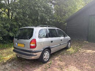 krockskadad bil auto Opel Zafira A DIESEL 2.0 DLT COMFORT 7 PERSONEN B.J 2000 Sloop 2000/2