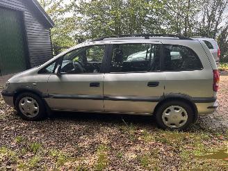 Opel Zafira A DIESEL 2.0 DLT COMFORT 7 PERSONEN B.J 2000 Sloop picture 5