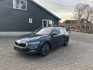 Schadeauto Skoda Octavia TSI AUTOMAAT HYBRIDE NAVI CLIMA VIRT DASH CAMERA TREKHAAK LED B.J 12-2024 2024/12