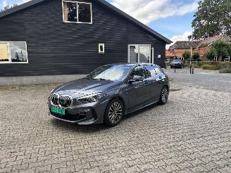 krockskadad bil auto BMW 1-serie 118 M SPORT 6 BAK NAVI CLIMA PDC LED B.J 2020 2020/1