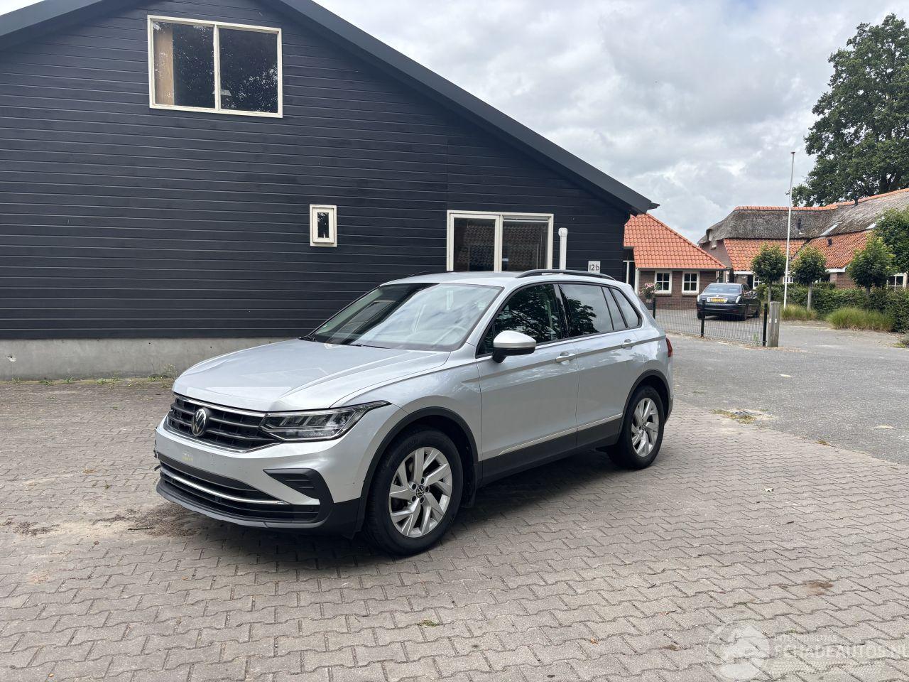 Volkswagen Tiguan AUTOMAAT 150 PK NAVI CLIMA CAMERA VIR DASHBOARD LED TREKHAAK B.J 2024
