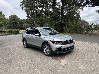 Volkswagen Tiguan AUTOMAAT 150 PK NAVI CLIMA CAMERA VIR DASHBOARD LED TREKHAAK B.J 2024 picture 4