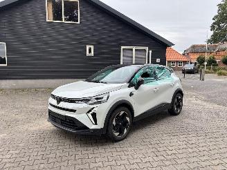 Damaged car Renault Captur 6 E TECH HYBRIDE AUTOMAAT NAVI CLIMA CAMERA B.J 10-2025 NEW MODEL 2025/10