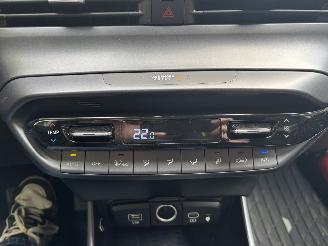 Hyundai I-20 AUTOMAAT 100 PK PREMIUM SPORT BOSE NAVI CLIMA CAMERA LED B.J 12-2024 picture 15