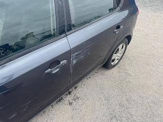 Kia Cee d  picture 11
