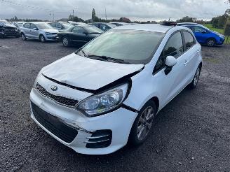 damaged passenger cars Kia Rio  2016/7