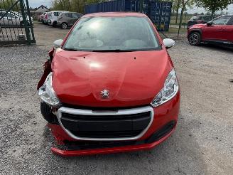 Peugeot 208  picture 2