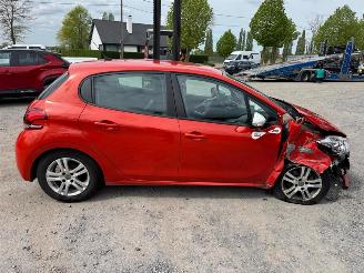 Peugeot 208  picture 4