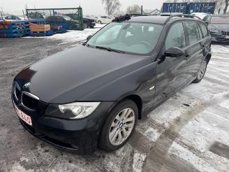krockskadad bil auto BMW 3-serie 320D 2006/5