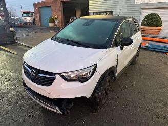 Vaurioauto  passenger cars Opel Crossland  2019/6