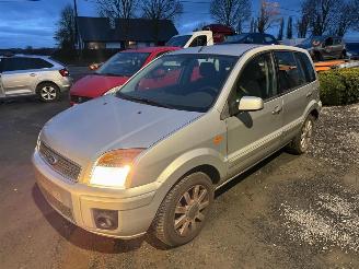 skadebil auto Ford Fusion TREND 2012/2