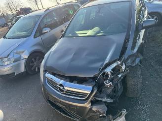 Coche accidentado Opel Zafira  2010/10