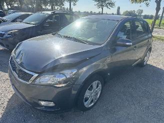 Vaurioauto  passenger cars Kia Cee d  2010/5