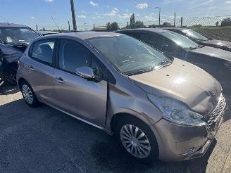 Peugeot 208  picture 2