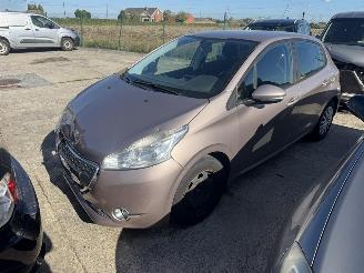 uszkodzony samochody osobowe Peugeot 208  2013/10