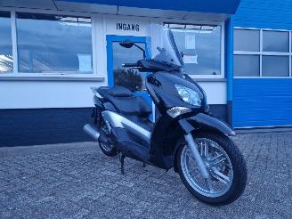 Vaurioauto  motor cycles Yamaha  VP 250 CC 2009/9