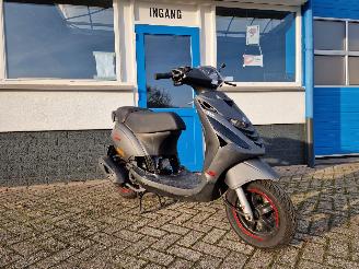 Schade scooter Piaggio  ZIP EURO 4 BROM 45KM 2020/8