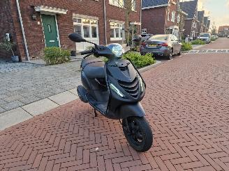  Piaggio  ZIP E5 BROMSCOOTER 1E EIGENAAR 2022/9