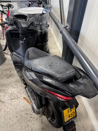 Aprilia  SXR 50 picture 2