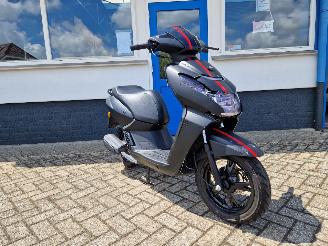 danneggiata scooter Peugeot  KISBEE 2025/7