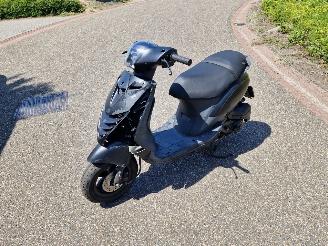 Vaurioauto  scooters Piaggio  ZIP 45KM 2017/10