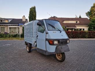 krockskadad bil bromfiets Piaggio  APE 50 2006/2