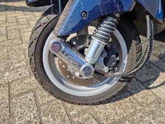 Vespa  LX 50 LAGE KM STAND , NETTE SCOOTER picture 19