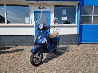 Vespa  LX 50 LAGE KM STAND , NETTE SCOOTER picture 21